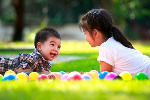 Những lợi ích đáng ngạc nhiên khi trẻ không có quá nhiều đồ chơi