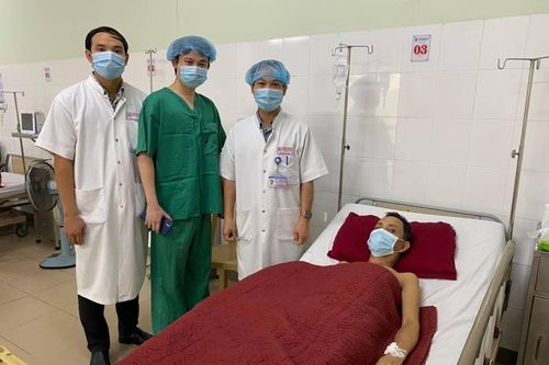 Bệnh viện Trung ương Huế: Cứu sống bệnh nhân ho ra máu 'sét đánh'