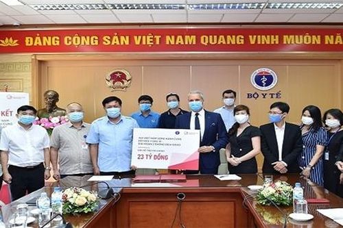 AIA hỗ trợ 23 tỷ đồng cho đội ngũ y tế tuyến đầu chống dịch Covid-19
