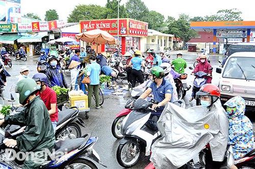 Để không còn họp chợ ven đường
