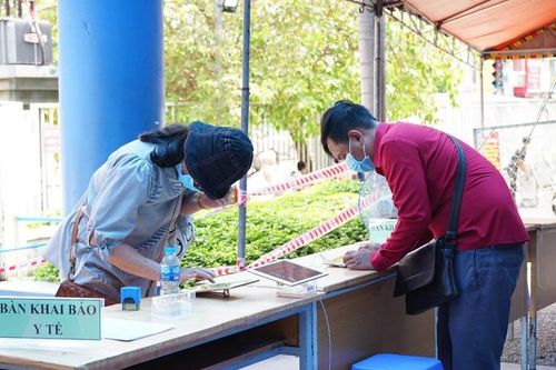 Hôm nay, 14-8, 'tối hậu thư' cho người về từ Đà Nẵng khai báo y tế