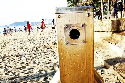 Cần bảo dưỡng trụ nước tắm công cộng miễn phí ven biển