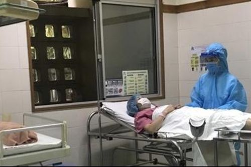 Bác sĩ 'chạy đua' thời gian giúp nhiều sản phụ 'mẹ tròn con vuông' ở phòng cách ly