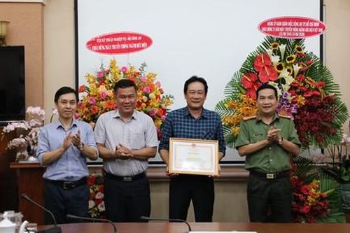 Công an TPHCM: Chúc mừng 75 năm Ngày truyền thống ngành Bưu điện