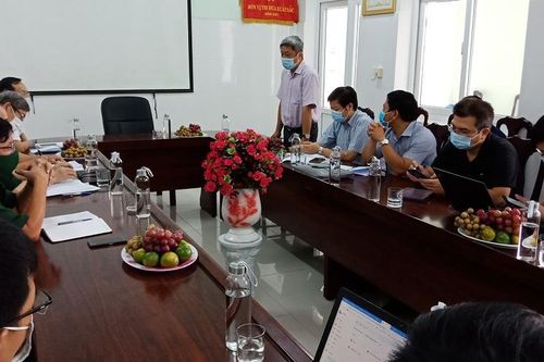 Thứ trưởng Bộ Y tế: 'Bất kỳ ai sốt, ho, khó thở là lấy mẫu xét nghiệm ngay'