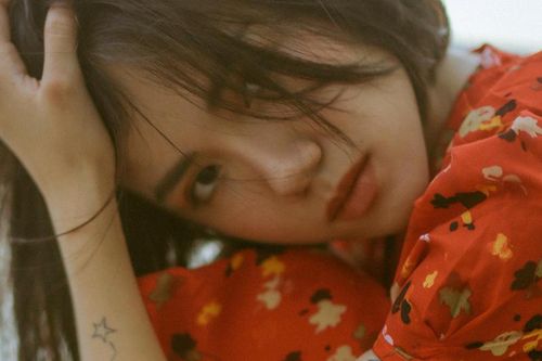 Nhá hàng MV mới sau gần 2 năm nhưng Phương Ly nhất quyết không cho biết tên ca khúc