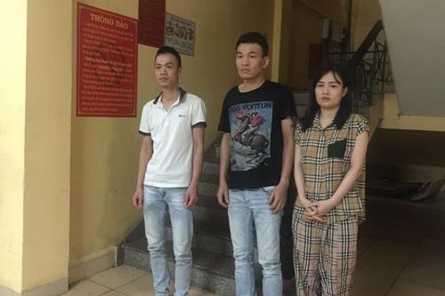 Bắt đàn em của Đông ' Ti Mo' thu giữ súng, ma túy và hàng loạt dao kiếm
