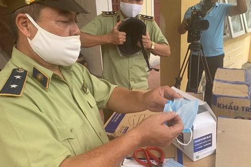 Hà Tĩnh: Phát hiện xe tải chở 390.000 khẩu trang không rõ nguồn gốc