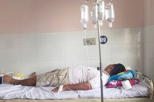 Công an đến bệnh viện đưa 9X đi chấp hành án tù