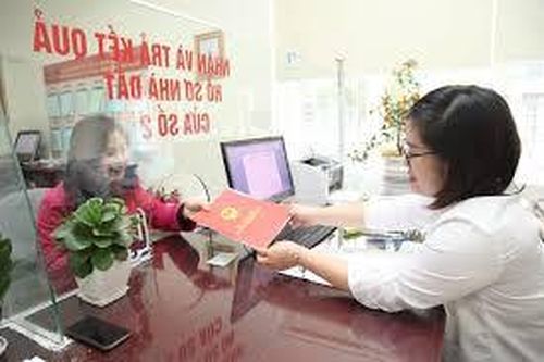 Buồn - vui chuyện ăn mặc cán bộ công sở
