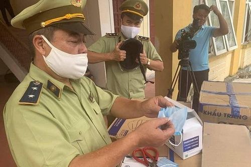 Hà Tĩnh: Bắt giữ xe tải chở 390.000 khẩu trang y tế không rõ nguồn gốc