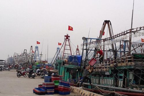 Cứu kịp thời năm ngư dân bị chìm tàu
