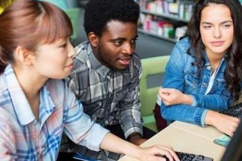 Mỹ: SV quốc tế có thể được nhận tiền làm việc trực tuyến cho trường ĐH