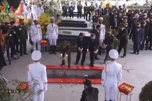 Xúc động lễ an táng Nguyên tổng bí thư Lê Khả Phiêu