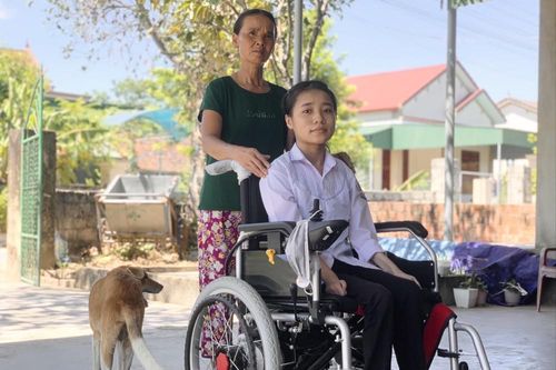 Nuôi giấc mơ của con trên đôi chân mẹ