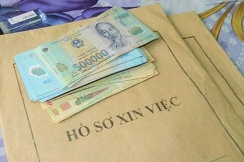 Nữ cán bộ 'nổ' quan hệ rộng để lừa nửa tỉ đồng tiền xin việc