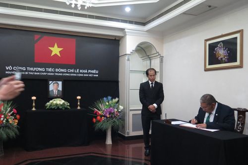 Lễ viếng nguyên Tổng Bí thư Lê Khả Phiêu tại Brunei và Bangladesh