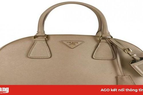 Tại sao túi xách Prada's bowler trở thành biểu tượng của thế giới thời trang hiện đại
