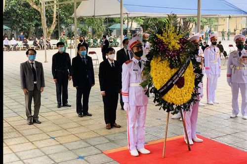 Đoàn đại biểu tỉnh Khánh Hòa viếng nguyên Tổng Bí thư Lê Khả Phiêu