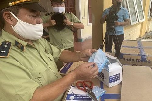 Hà Tĩnh: Bắt giữ lượng khẩu trang 'khủng' đang tuồn ra Bắc tiêu thụ