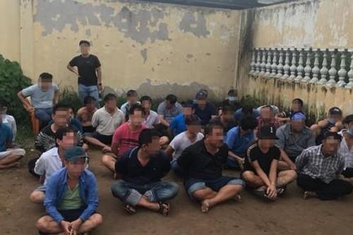 Đột kích trường gà giữa mùa Covid-19 ở vùng ven Sài Gòn