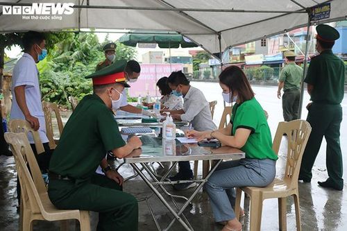 Lập chốt đo thân nhiệt, khai báo y tế tại nhiều đường từ Hải Dương về Hải Phòng