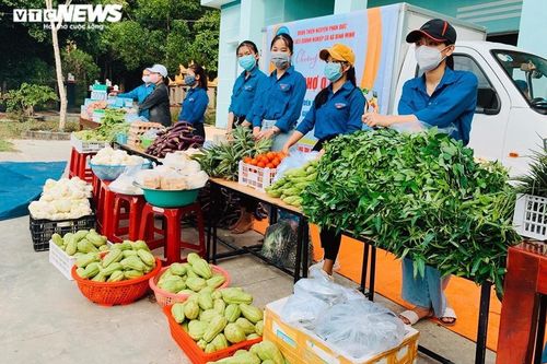 'Phiên chợ 0 đồng' lưu động ấm tình người giữa mùa dịch COVID-19