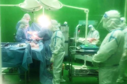 Mổ 'bắt con' thành công cho sản phụ mắc COVID-19 ở Đà Nẵng
