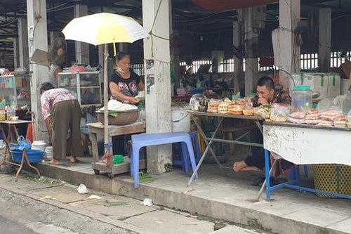 Hà Nội: Nhiều người không đeo khẩu trang ở khu chợ rất gần nơi phát hiện BN867