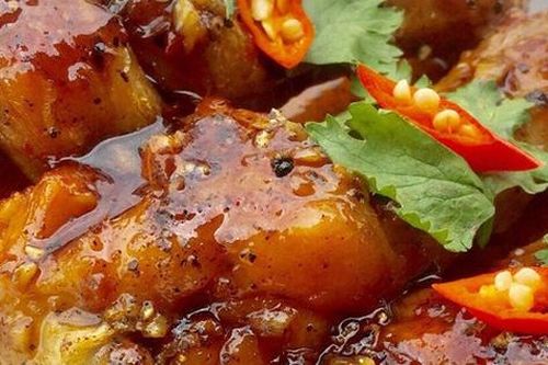 Ngày mưa chị em làm món đùi gà sốt tiêu đen chồng mê, con nghiện