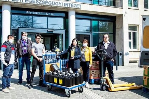 Người Việt ở Hungary đi qua bão dịch