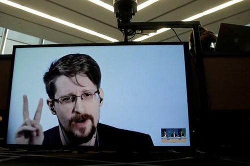 Ông Trump hứa xem xét việc ân xá cho Edward Snowden