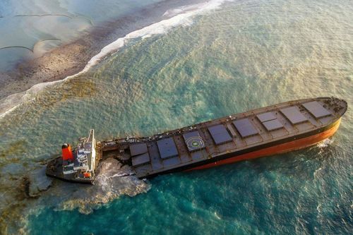 Tàu chở 4.000 tấn dầu vỡ đôi ở nơi nhạy cảm trên Ấn Độ Dương