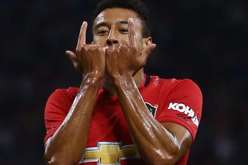 Lingard lốp bóng kỹ thuật trên sân tập MU