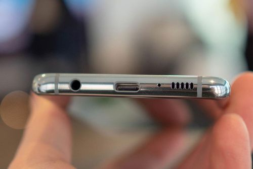 Sau một năm biến mất trên smartphone, cổng âm thanh 3,5 mm sẽ trở lại?