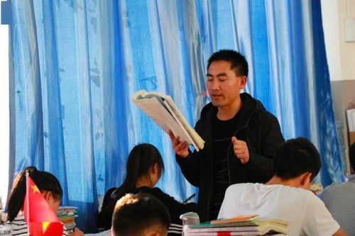 Chàng trai TQ ở chuồng lợn, 12 năm chăm mẹ tâm thần
