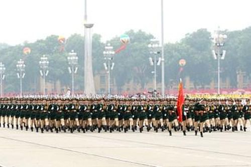 Luyện giỏi, rèn nghiêm thi đua 'Phất cao cờ hồng Tháng Tám'