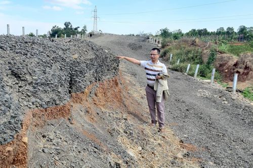 Đường tránh 250 tỷ đồng như một công trường đổ nát sau gần 1 năm hư hỏng