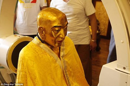 Kỳ diệu xác ướp mạ vàng của thiền sư ngàn năm không phân hủy