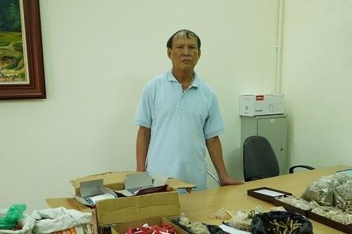 Bắt đối tượng mua bán, tàng trữ trái phép vật liệu nổ