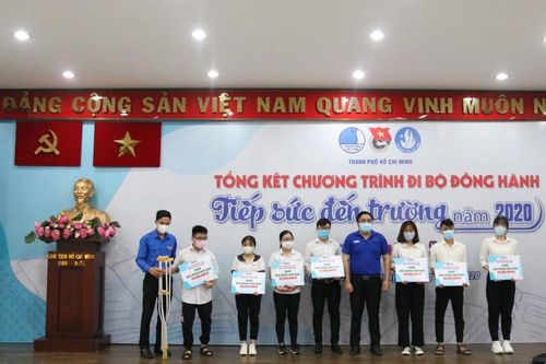 Gần 7 tỷ bước chân góp hơn 7 tỷ đồng trao học bổng 'Tiếp sức đến trường'