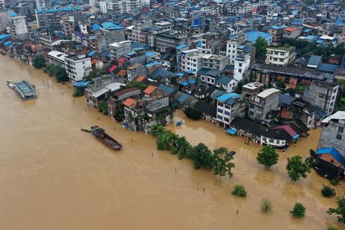 Trung Quốc khôi phục cảnh báo màu vàng về mưa bão