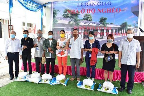 Huế trao 25 căn nhà cho hộ nghèo tại khu tái định cư Hương Sơ