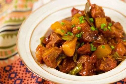 Chán nấu canh, đem sườn kho với khoai tây ngon ngất ngây, cơm 'bay' cả nồi