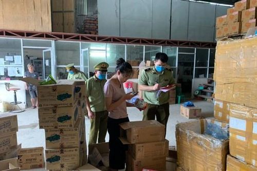 Tiêu hủy các sản phẩm sữa bột dành cho trẻ em nhập lậu