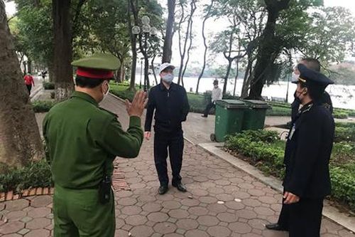 Hà Nội khuyến cáo người dân không ra khỏi nhà khi không cần thiết