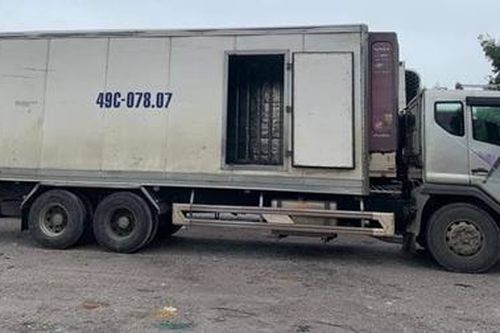 Sáu con bạc trốn trên thùng xe tải đánh xóc đĩa