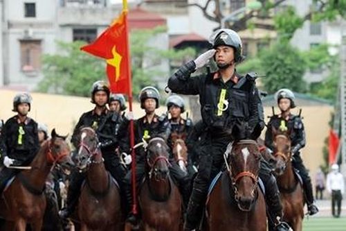 Cảnh sát cơ động Kỵ binh oai nghiêm và đa dụng