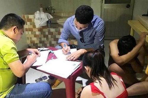Phát hiện 3 cơ sở massage có nữ nhân viên 'tắm tiên' với khách