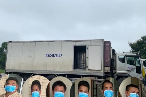 Bắt nhóm người đánh bạc trên thùng xe tải ở Hà Nội